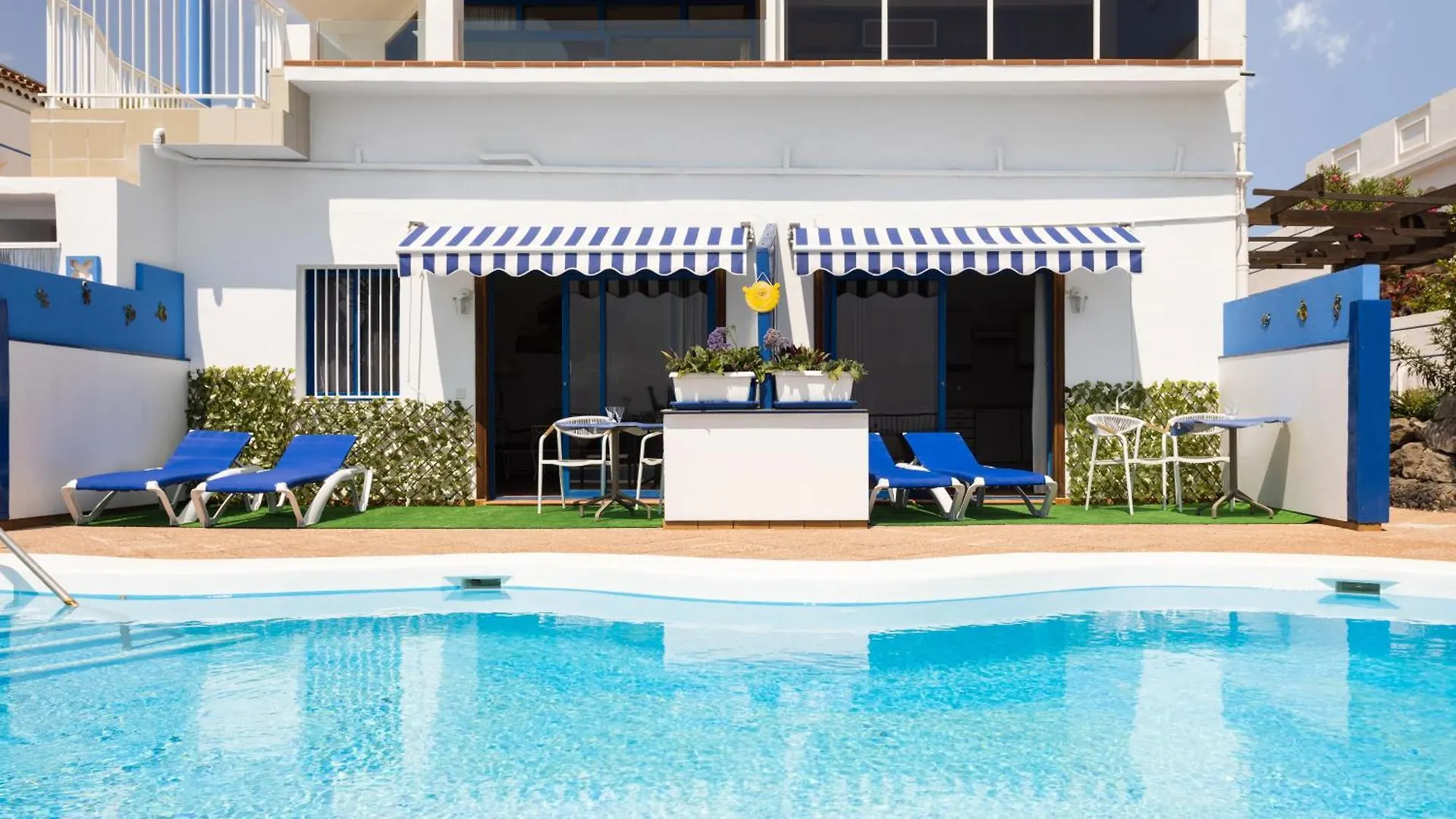 Апартаменты Oceanfront Apt In Private Villa - Next To The Beach Пуэрто-де-Сантьяго