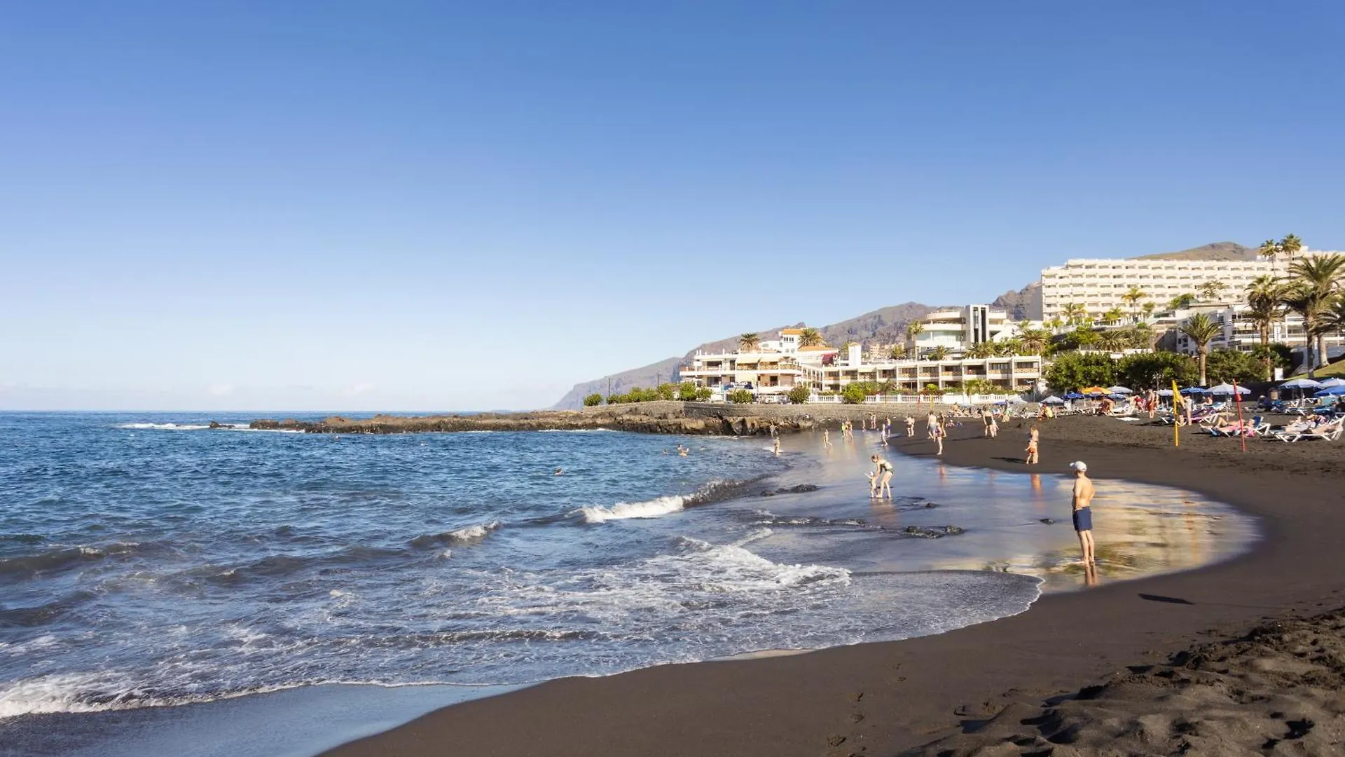 Апартаменты Oceanfront Apt In Private Villa - Next To The Beach Пуэрто-де-Сантьяго